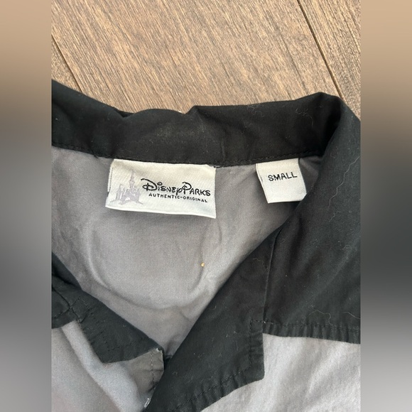 Disney parks‎ authentic cars button down t shirt size small - Picture 4 of 5